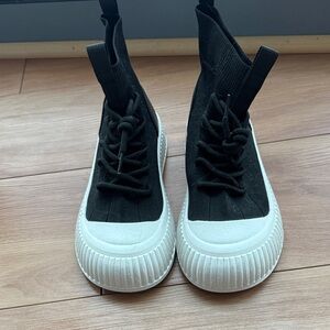 SHEIN Black and White Kids Shoes